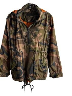 BLANK NYC SIZE X-SMALL OLIVE GREEN CAMO NYLON JACKET $99